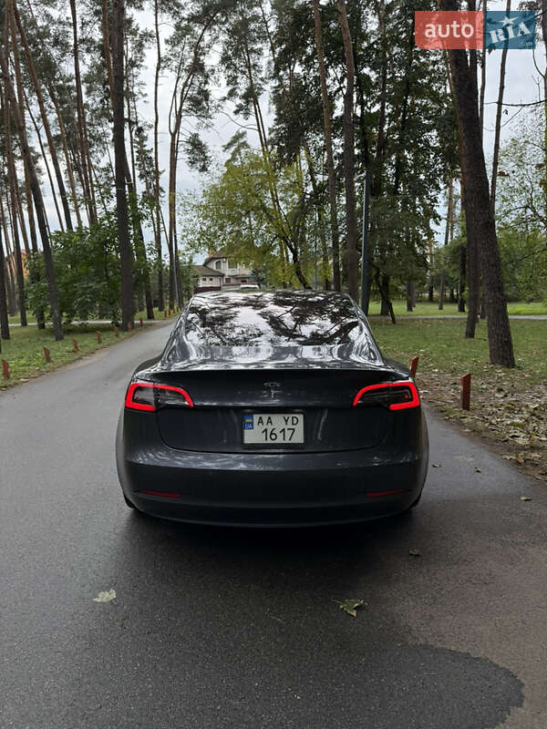 Седан Tesla Model 3 2018 в Києві