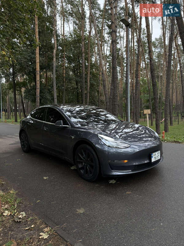 Седан Tesla Model 3 2018 в Києві
