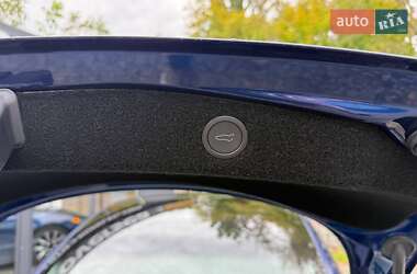 Седан Tesla Model 3 2024 в 