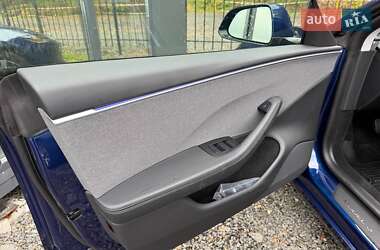 Седан Tesla Model 3 2024 в 