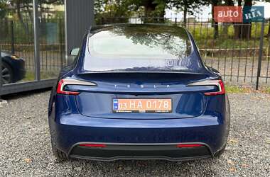Седан Tesla Model 3 2024 в 