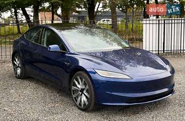 Седан Tesla Model 3 2024 в 
