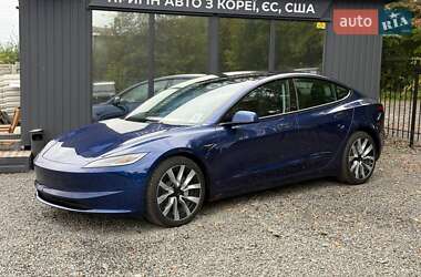 Седан Tesla Model 3 2024 в 