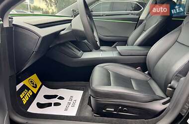 Седан Tesla Model 3 2024 в 