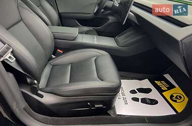 Седан Tesla Model 3 2024 в 