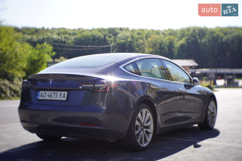 Седан Tesla Model 3 2019 в Ужгороде