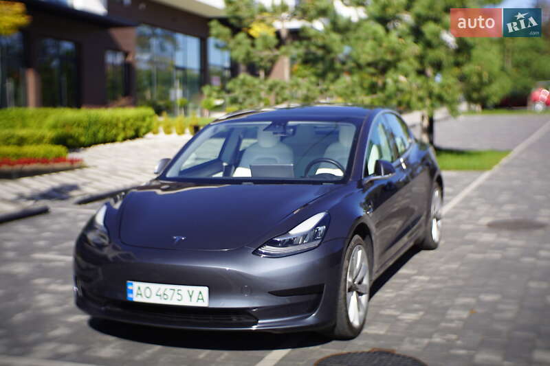 Седан Tesla Model 3 2019 в Ужгороде