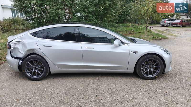 Седан Tesla Model 3 2018 в Самборе