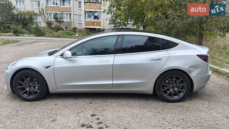 Седан Tesla Model 3 2018 в Самборе