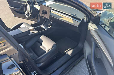 Седан Tesla Model 3 2022 в 