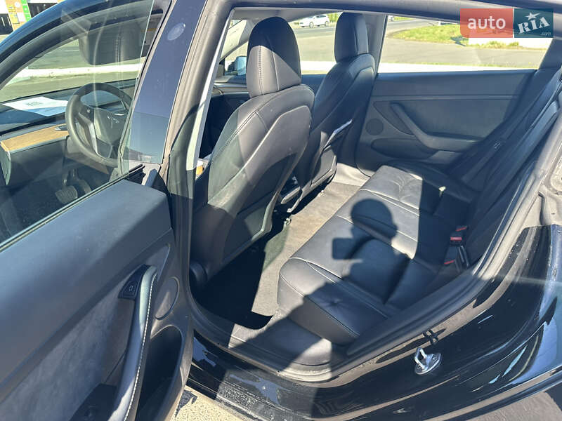 Седан Tesla Model 3 2022 в Луцьку