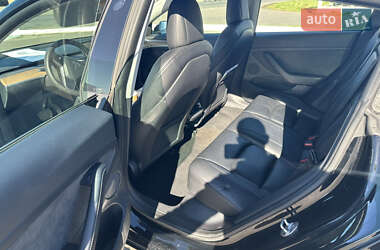 Седан Tesla Model 3 2022 в 