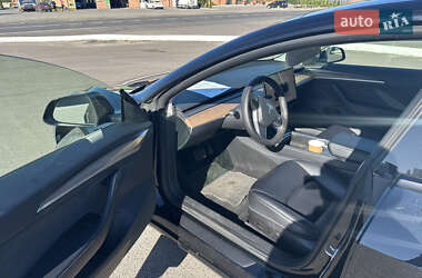 Седан Tesla Model 3 2022 в 