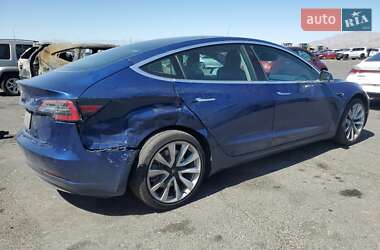 Седан Tesla Model 3 2019 в 