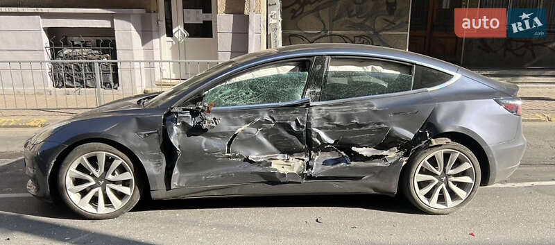 Седан Tesla Model 3 2018 в Івано-Франківську