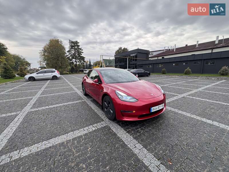 Седан Tesla Model 3 2021 в Пирятині