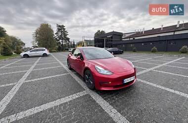 Седан Tesla Model 3 2021 в 