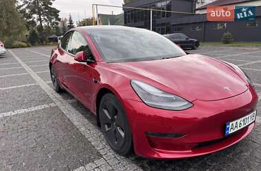 Седан Tesla Model 3 2021 в 