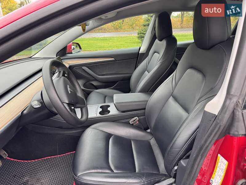 Седан Tesla Model 3 2021 в Пирятині