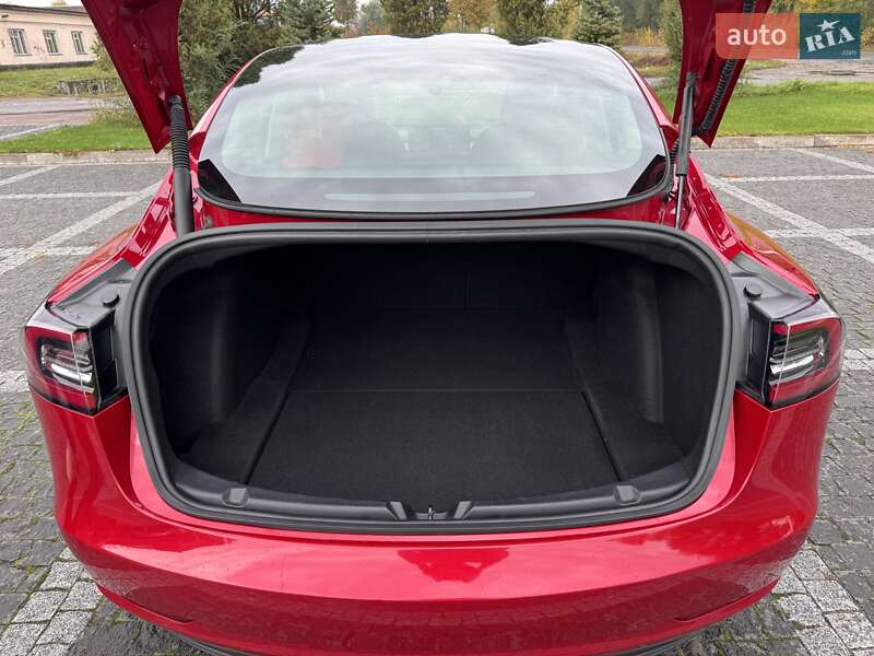 Седан Tesla Model 3 2021 в Пирятині