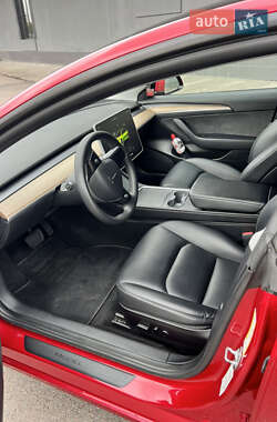 Седан Tesla Model 3 2022 в 