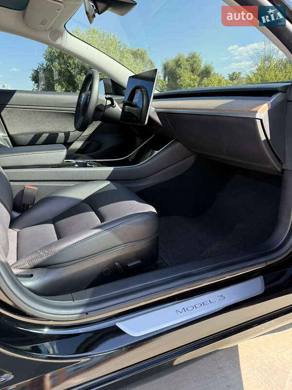 Седан Tesla Model 3 2019 в Києві