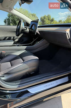 Седан Tesla Model 3 2019 в 