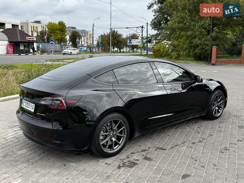 Седан Tesla Model 3 2021 в Луцке