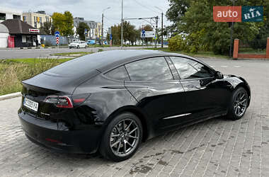 Седан Tesla Model 3 2021 в 