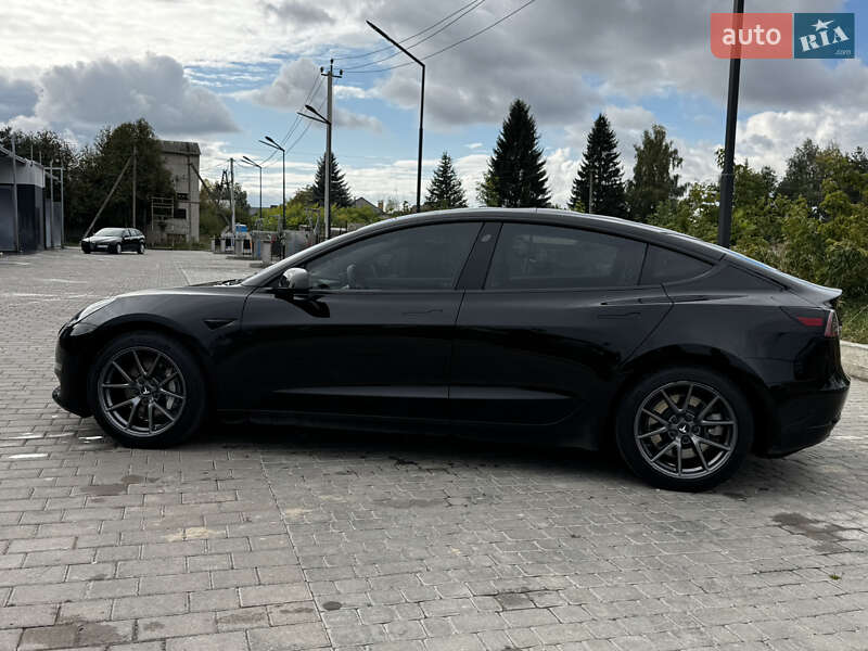 Седан Tesla Model 3 2021 в Луцке