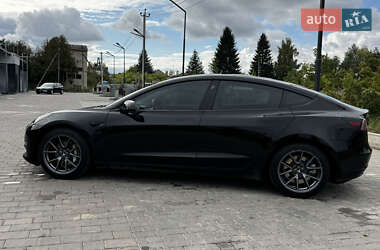 Седан Tesla Model 3 2021 в 