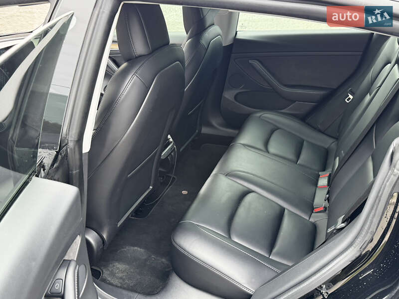 Седан Tesla Model 3 2021 в Луцке