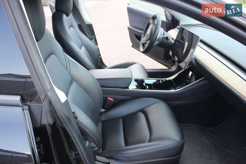Седан Tesla Model 3 2019 в Києві