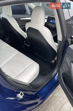Седан Tesla Model 3 2022 в 