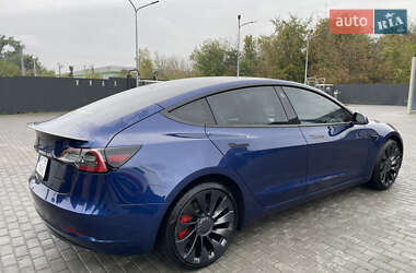 Седан Tesla Model 3 2022 в 