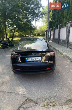 Седан Tesla Model 3 2022 в 
