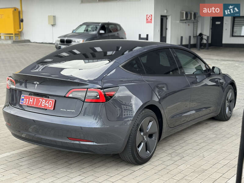 Седан Tesla Model 3 2023 в Ровно