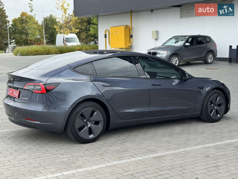 Седан Tesla Model 3 2023 в Ровно