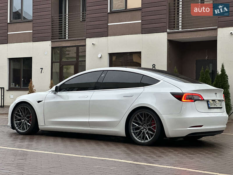 Седан Tesla Model 3 2019 в Одесі