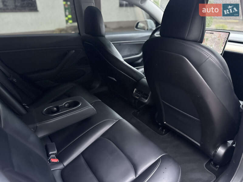 Седан Tesla Model 3 2019 в Одесі