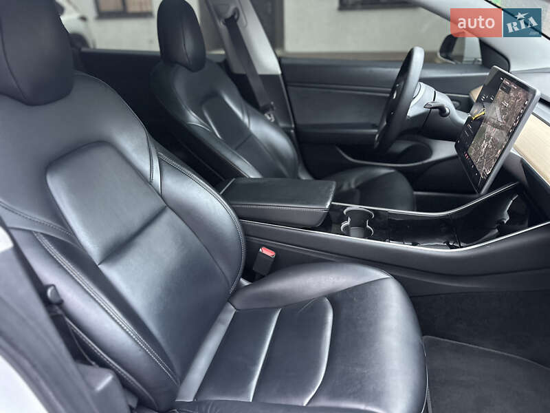 Седан Tesla Model 3 2019 в Одесі