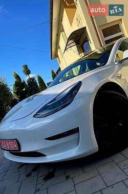 Седан Tesla Model 3 2017 в 