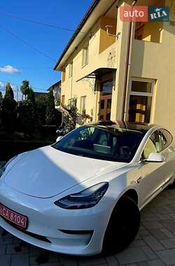 Седан Tesla Model 3 2017 в Львові