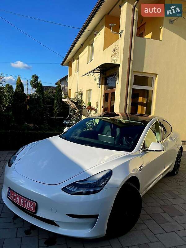 Седан Tesla Model 3 2017 в 