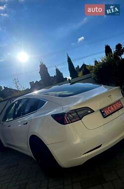 Седан Tesla Model 3 2017 в 