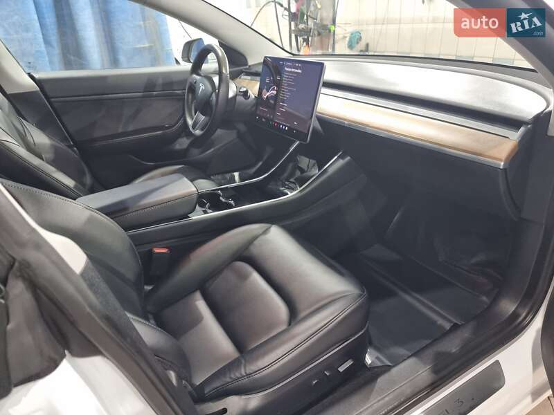 Седан Tesla Model 3 2020 в Ірпені