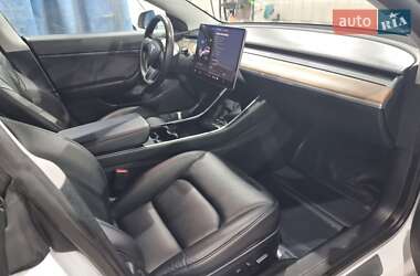 Седан Tesla Model 3 2020 в 
