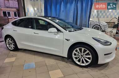 Седан Tesla Model 3 2020 в 