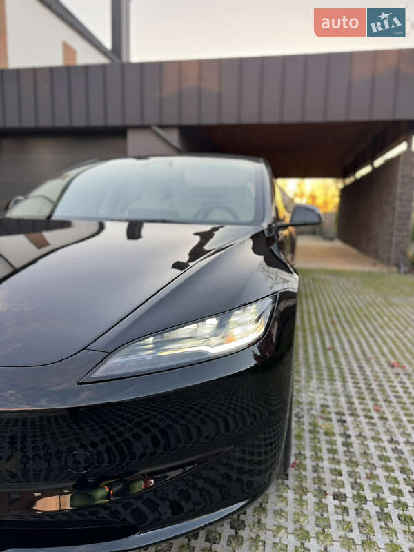 Седан Tesla Model 3 2024 в Львові