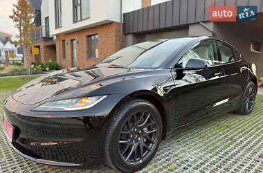 Седан Tesla Model 3 2024 в Львове
